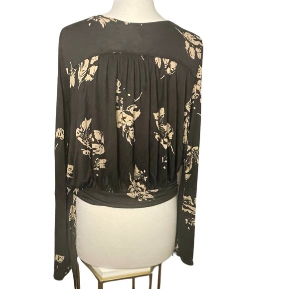 Free People Dark Gray & Cream Pullover Blouse size medium - Picture 4 of 4